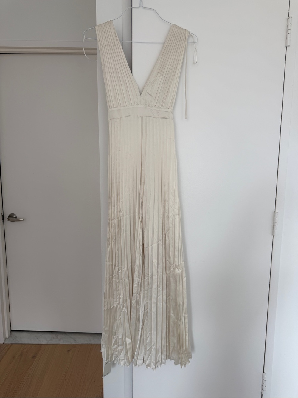 Abercrombie & Fitch Ivory Pleated V‑Neck Maxi Dress jumpsuit